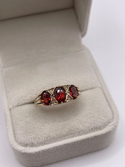9ct gold garnet and diamond ring