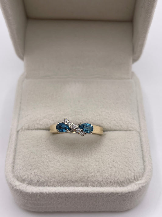 9ct gold topaz and diamond ring