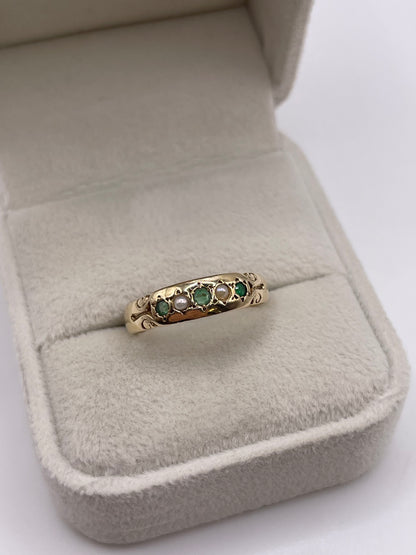 9ct gold emerald and pearl ring
