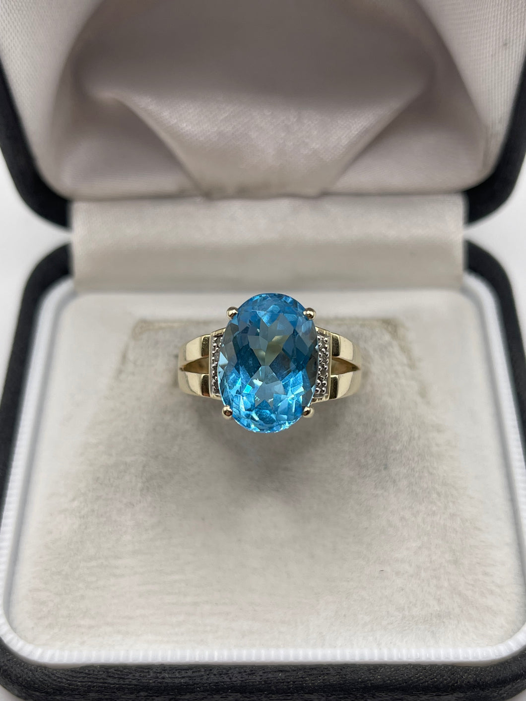 9ct gold topaz and diamond ring