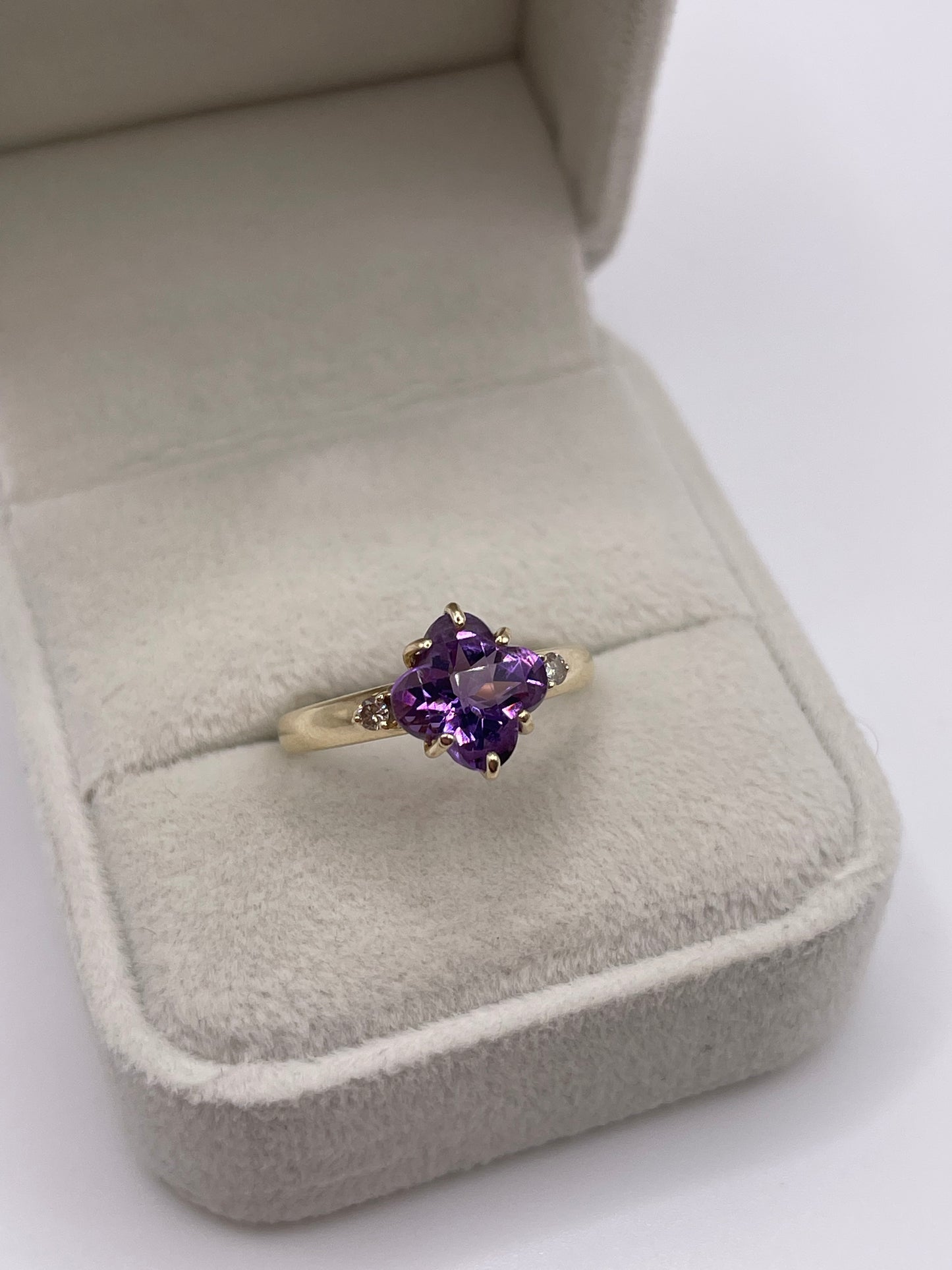 9ct gold amethyst and diamond ring