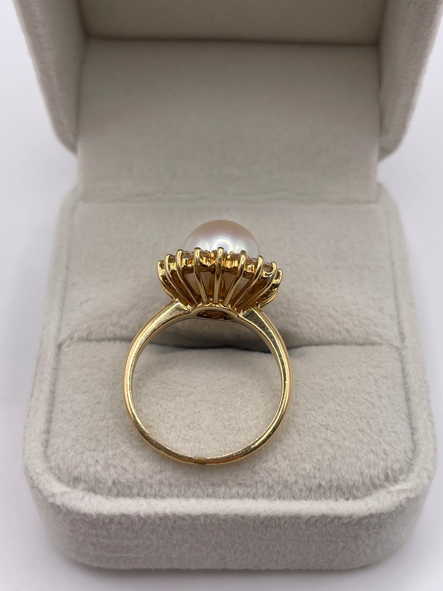 18ct gold pearl and diamond ring