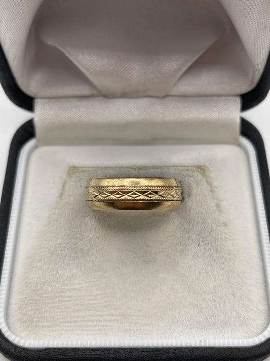 9ct gold patterned band