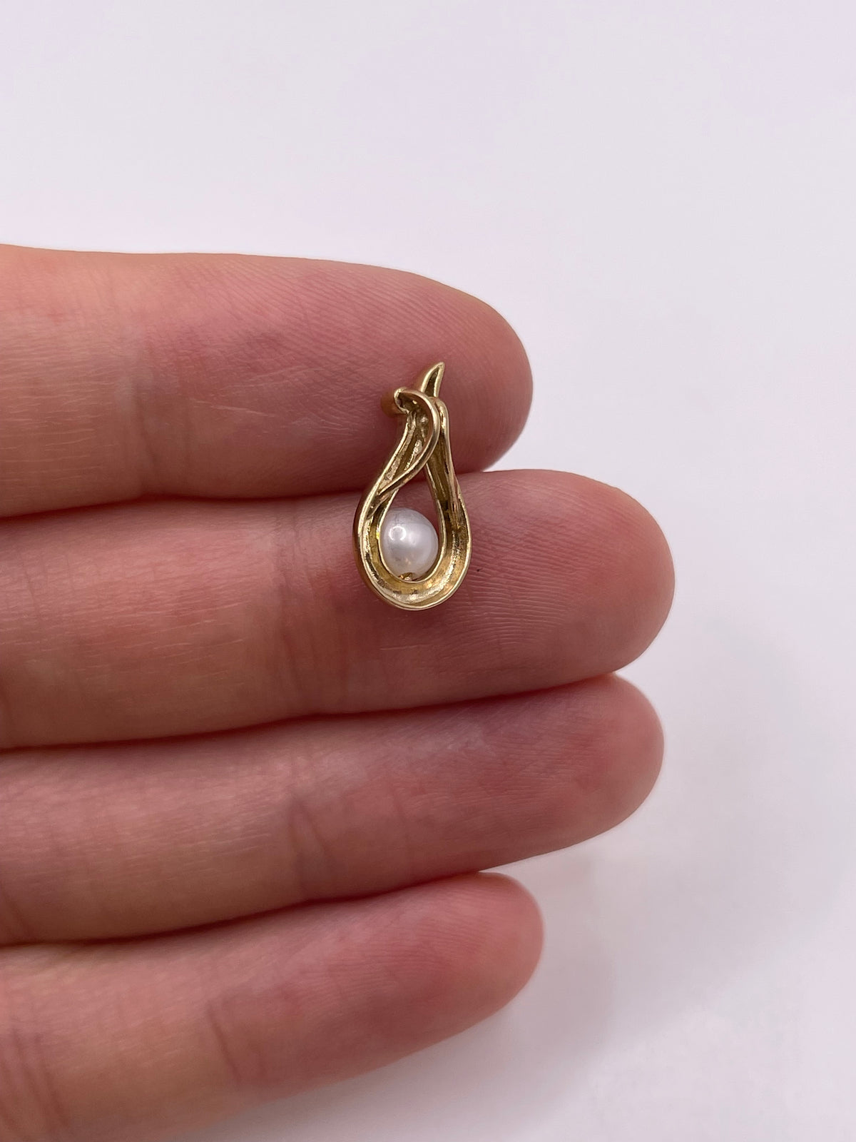 9ct gold pearl and diamond pendant