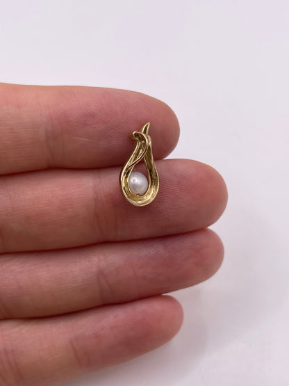 9ct gold pearl and diamond pendant