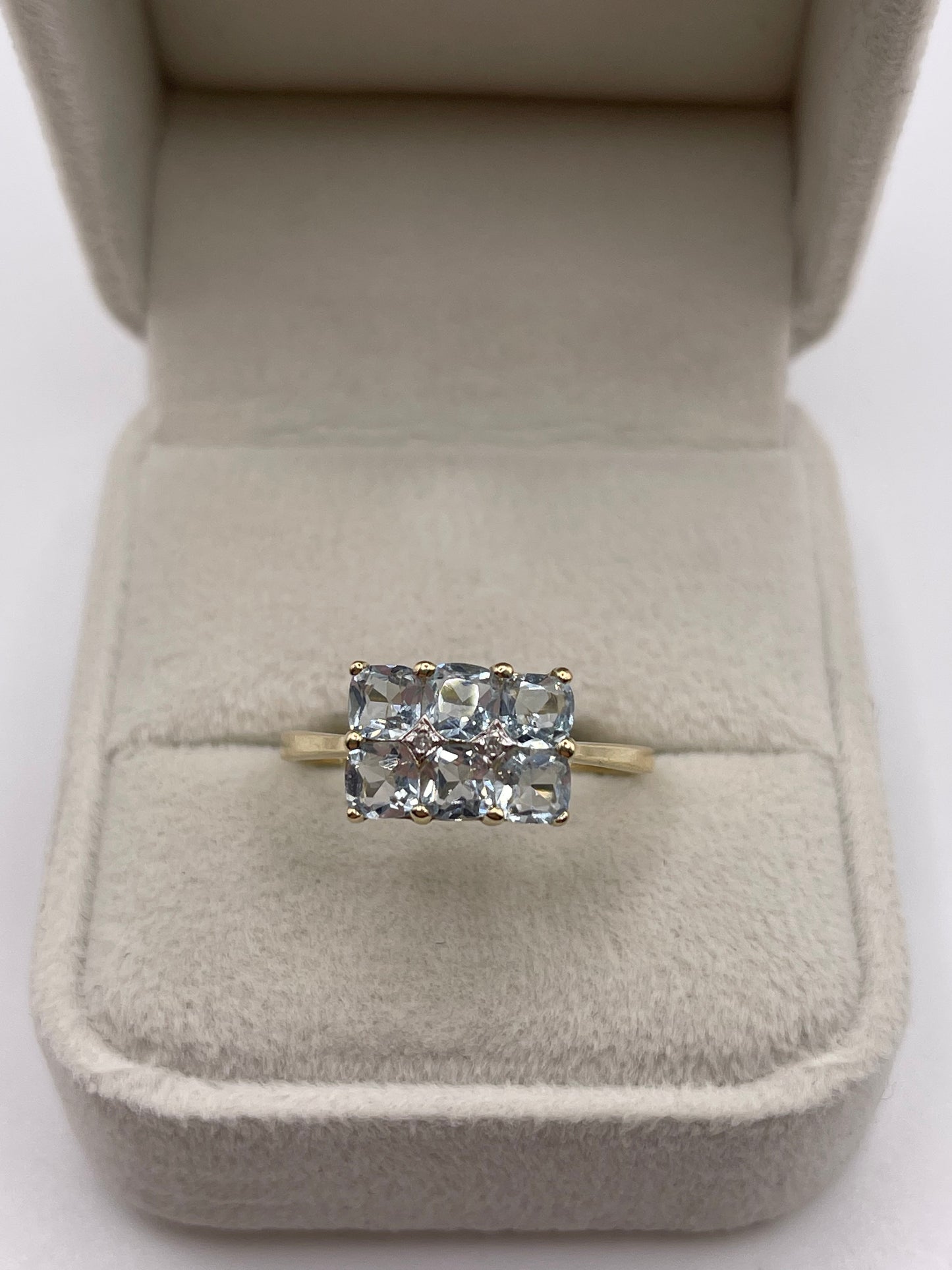 9ct gold aquamarine and diamond ring