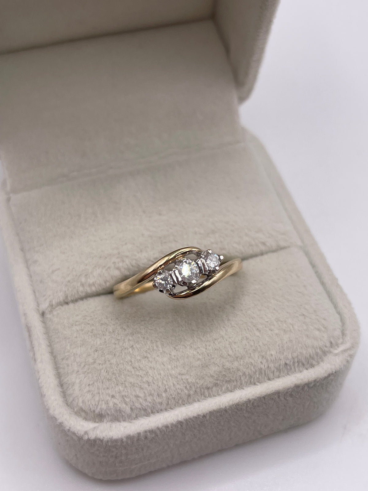 9ct gold 25 point diamond ring