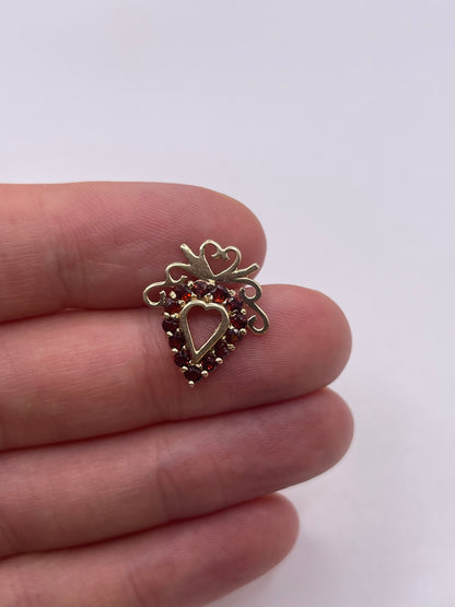 9ct gold garnet heart pendant