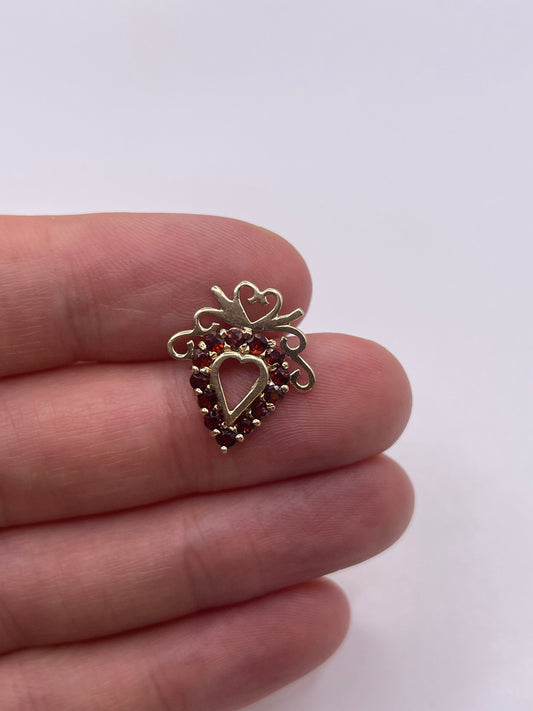 9ct gold garnet heart pendant