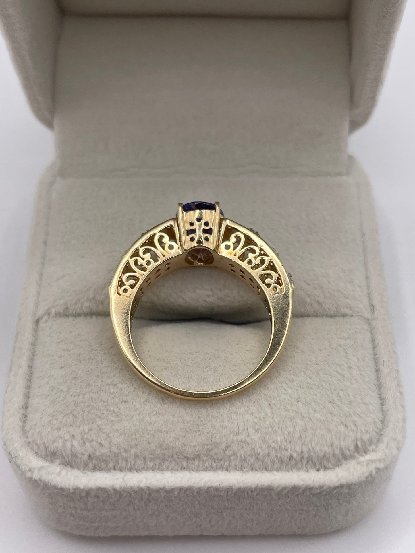14ct gold tanzanite and diamond ring
