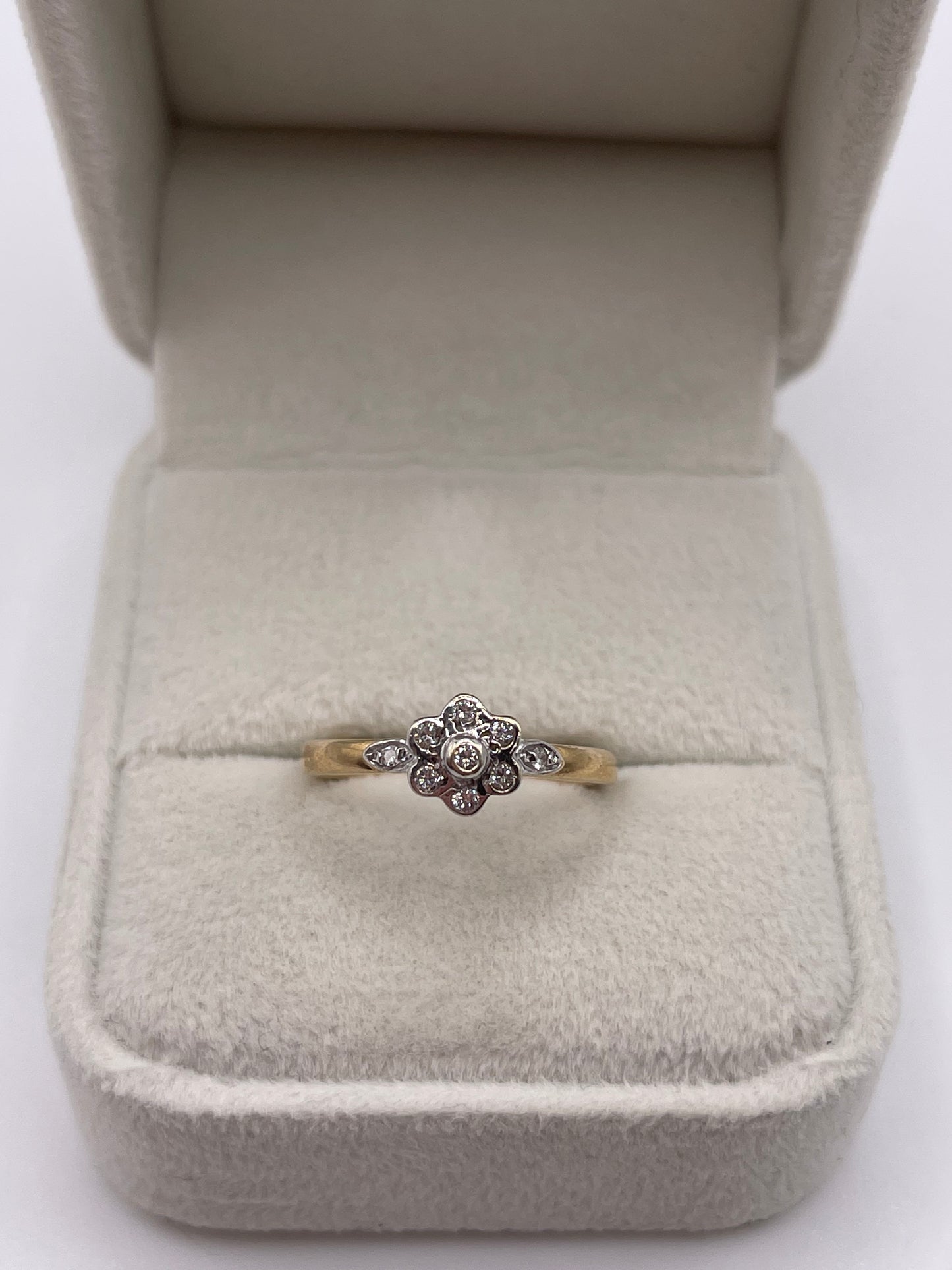 9ct gold diamond cluster ring