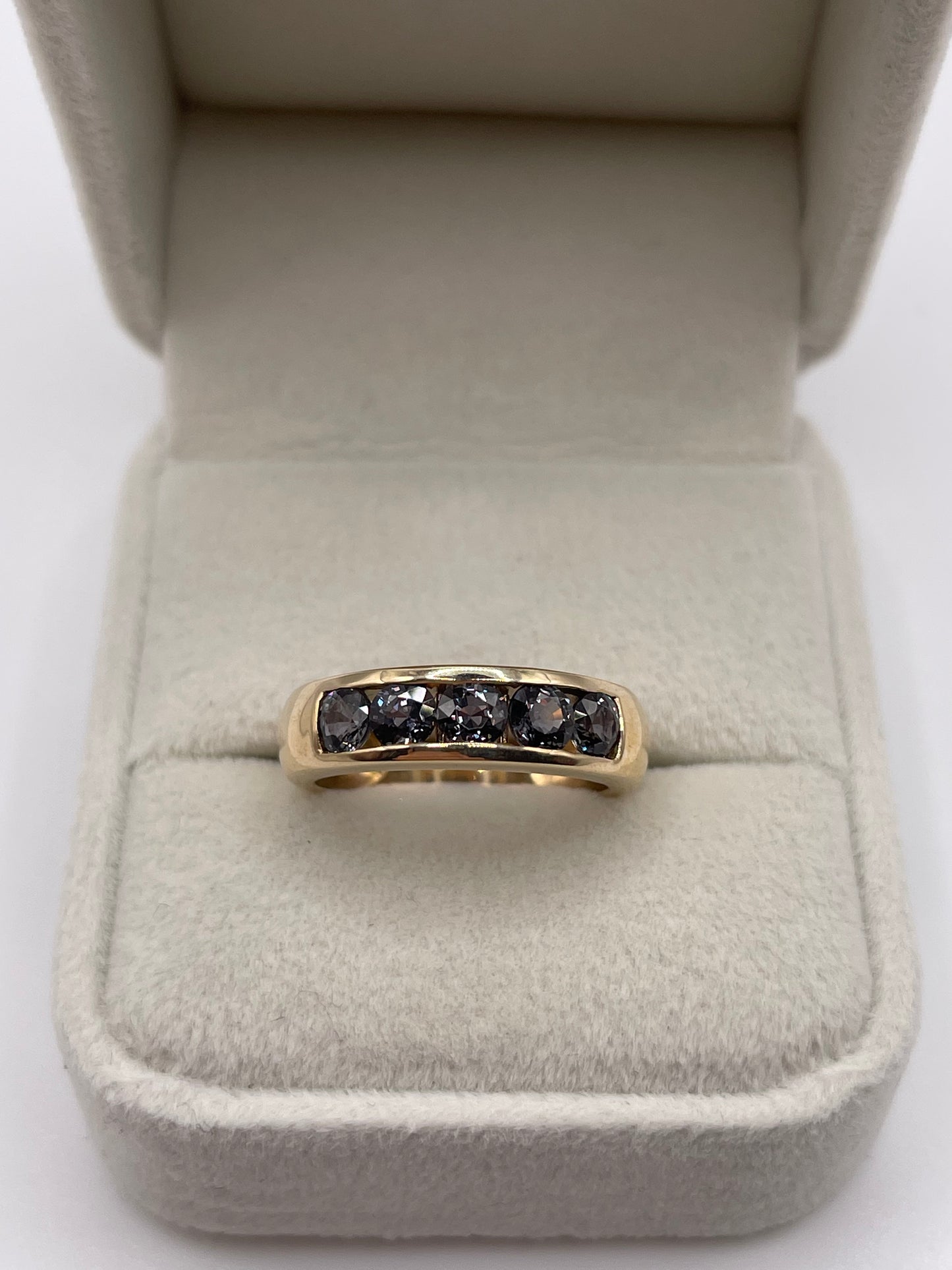 9ct gold colour change garnet ring