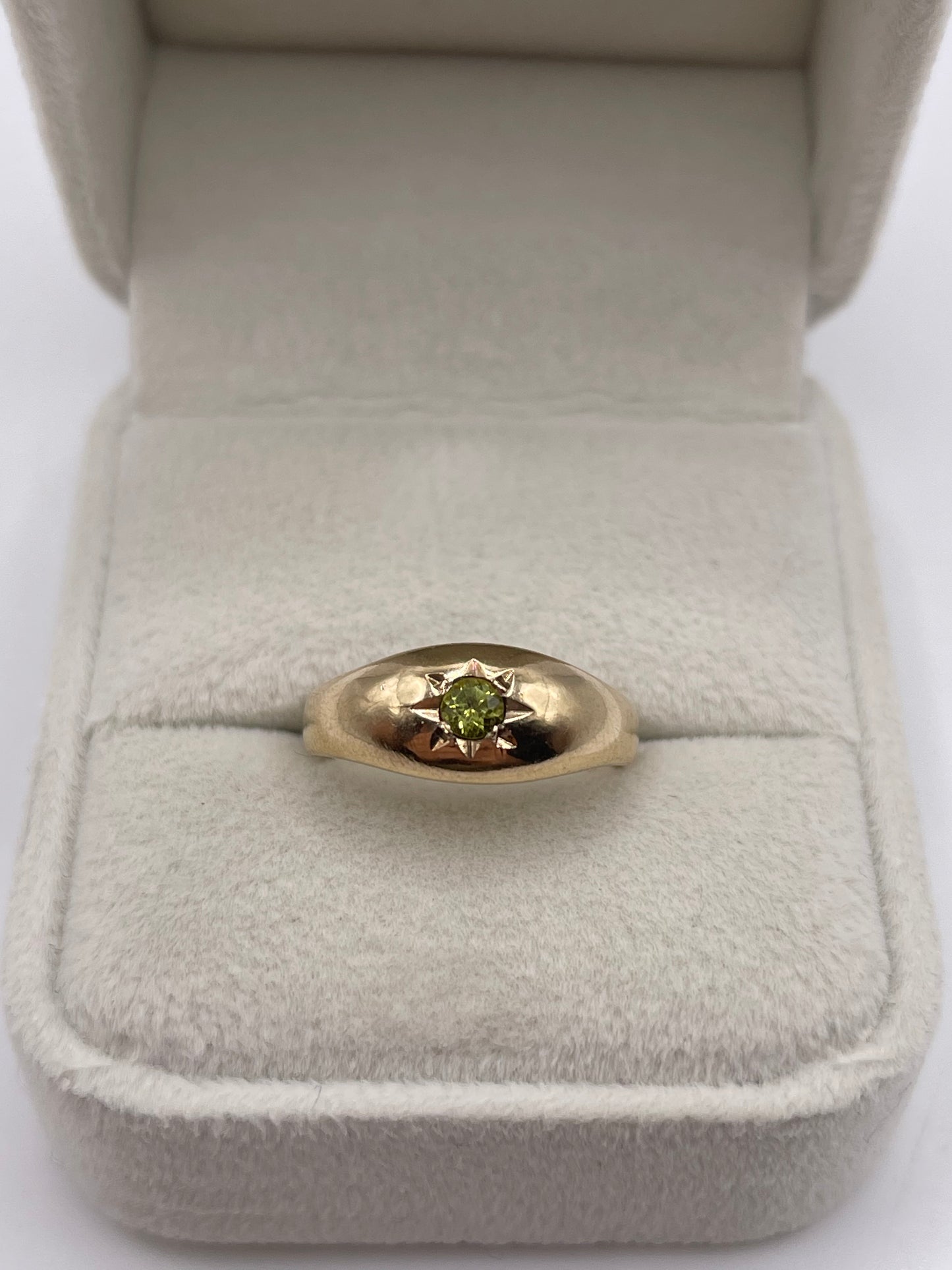 9ct gold peridot gypsy ring