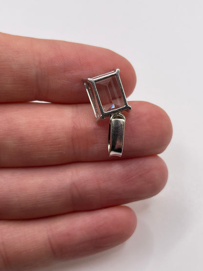 9ct white gold aquamarine pendant