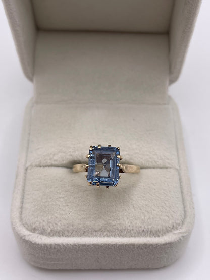 9ct gold synthetic spinel ring