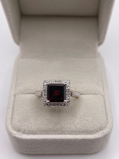 9ct gold garnet and diamond ring