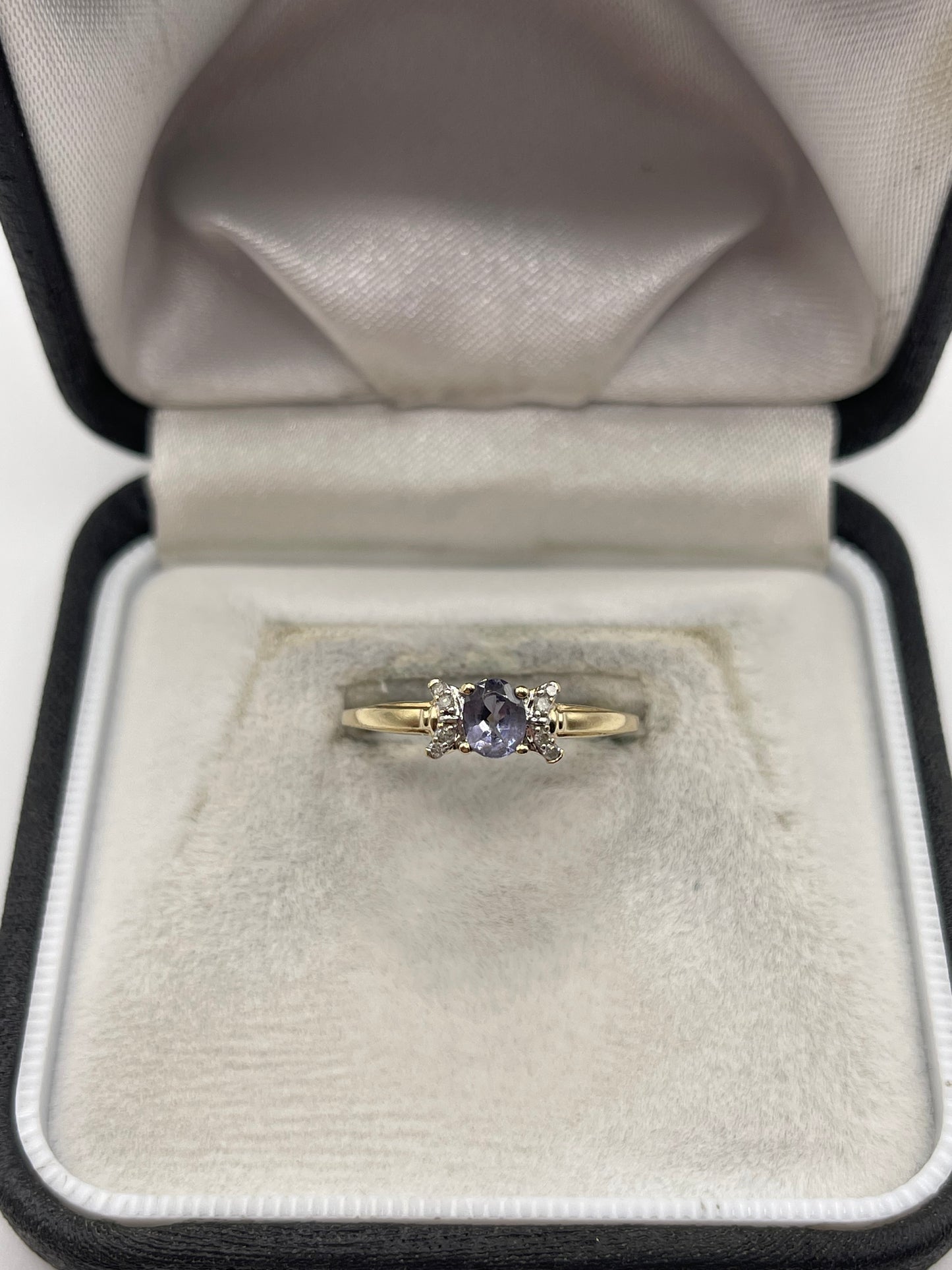 9ct gold tanzanite and diamond ring