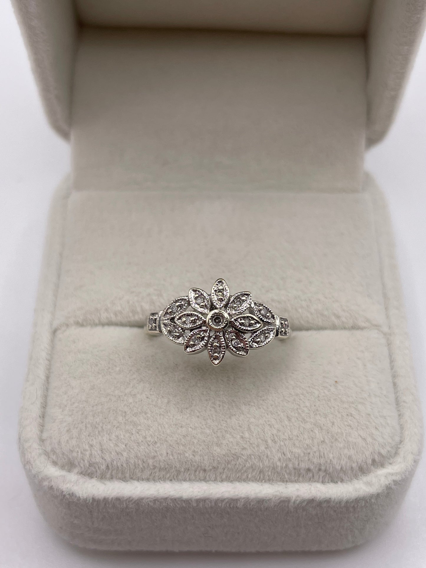 9ct white gold diamond cluster ring