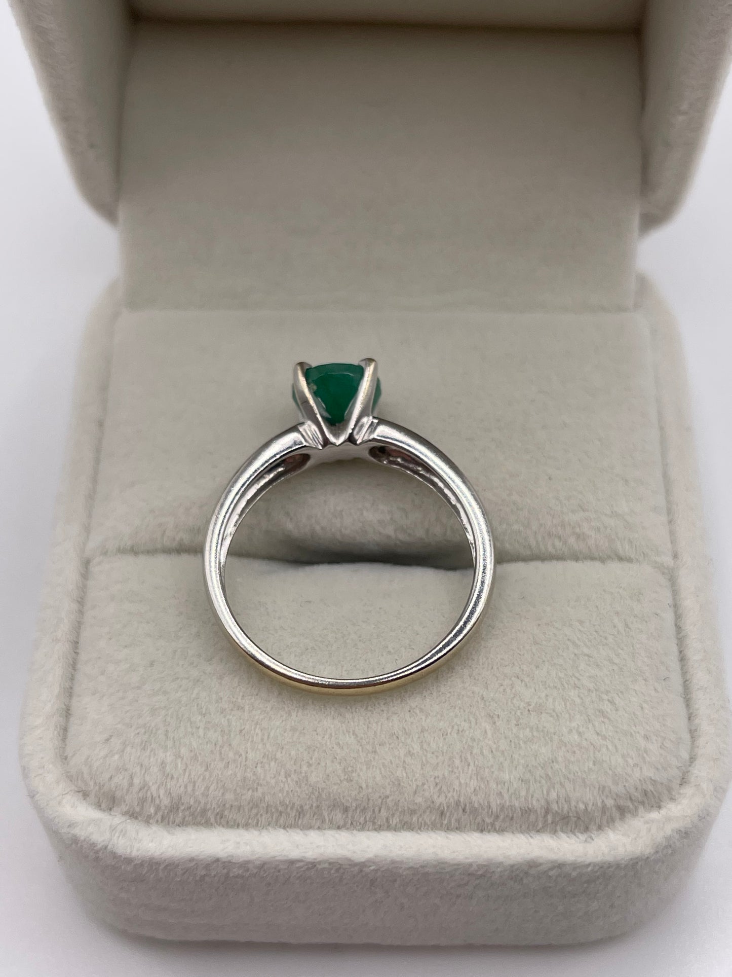9ct white gold emerald ring