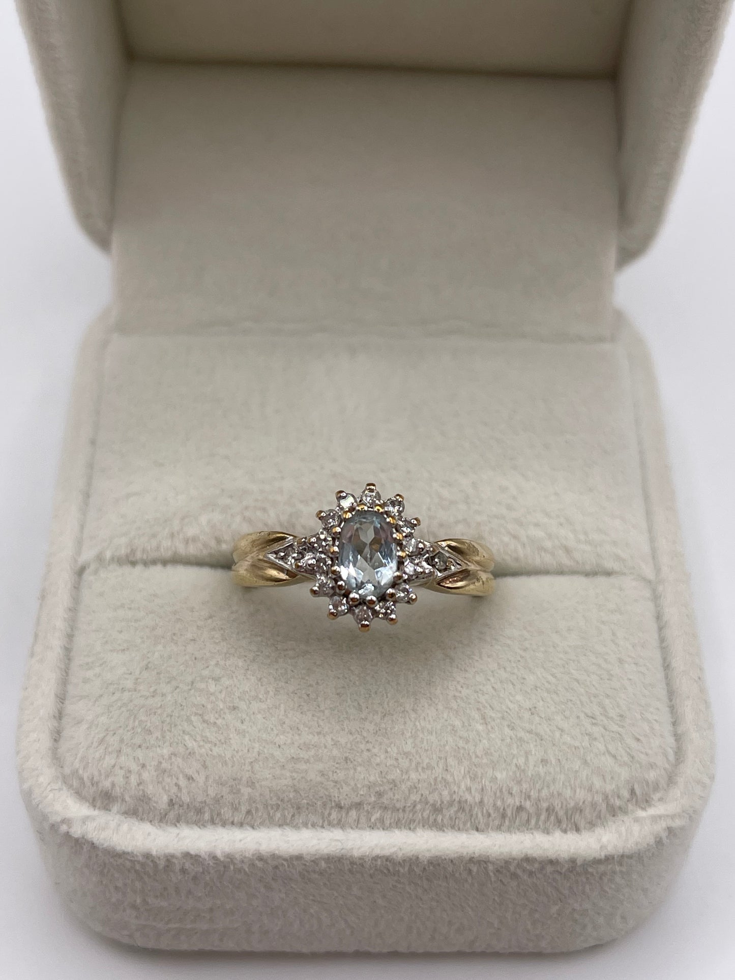 9ct gold aquamarine and diamond ring