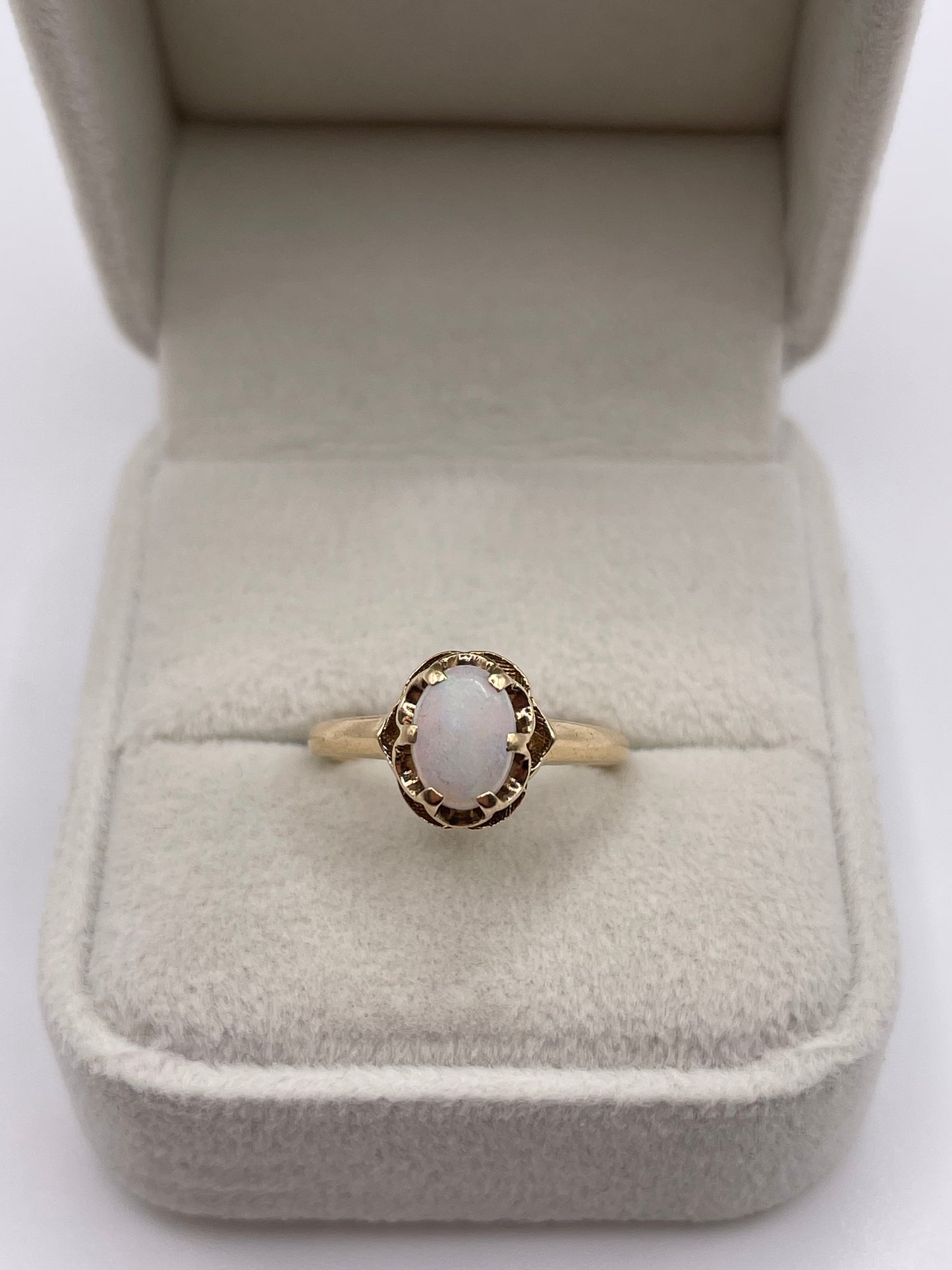 9ct gold opal ring