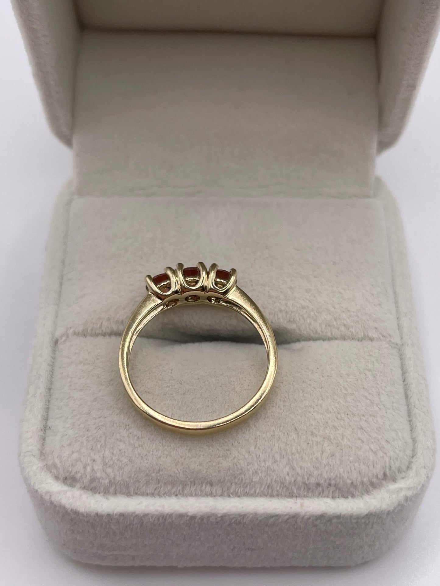 9ct gold quartz ring