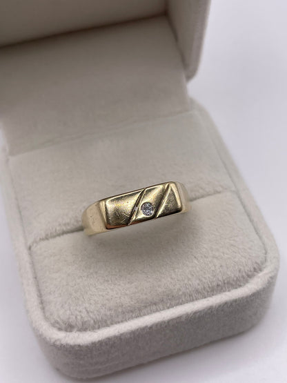 9ct gold cz signet ring