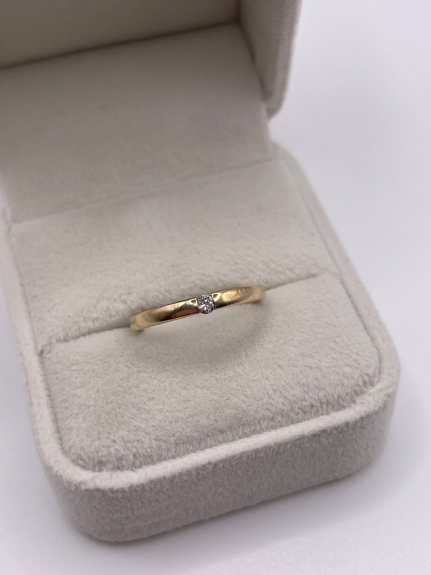 9ct gold diamond ring