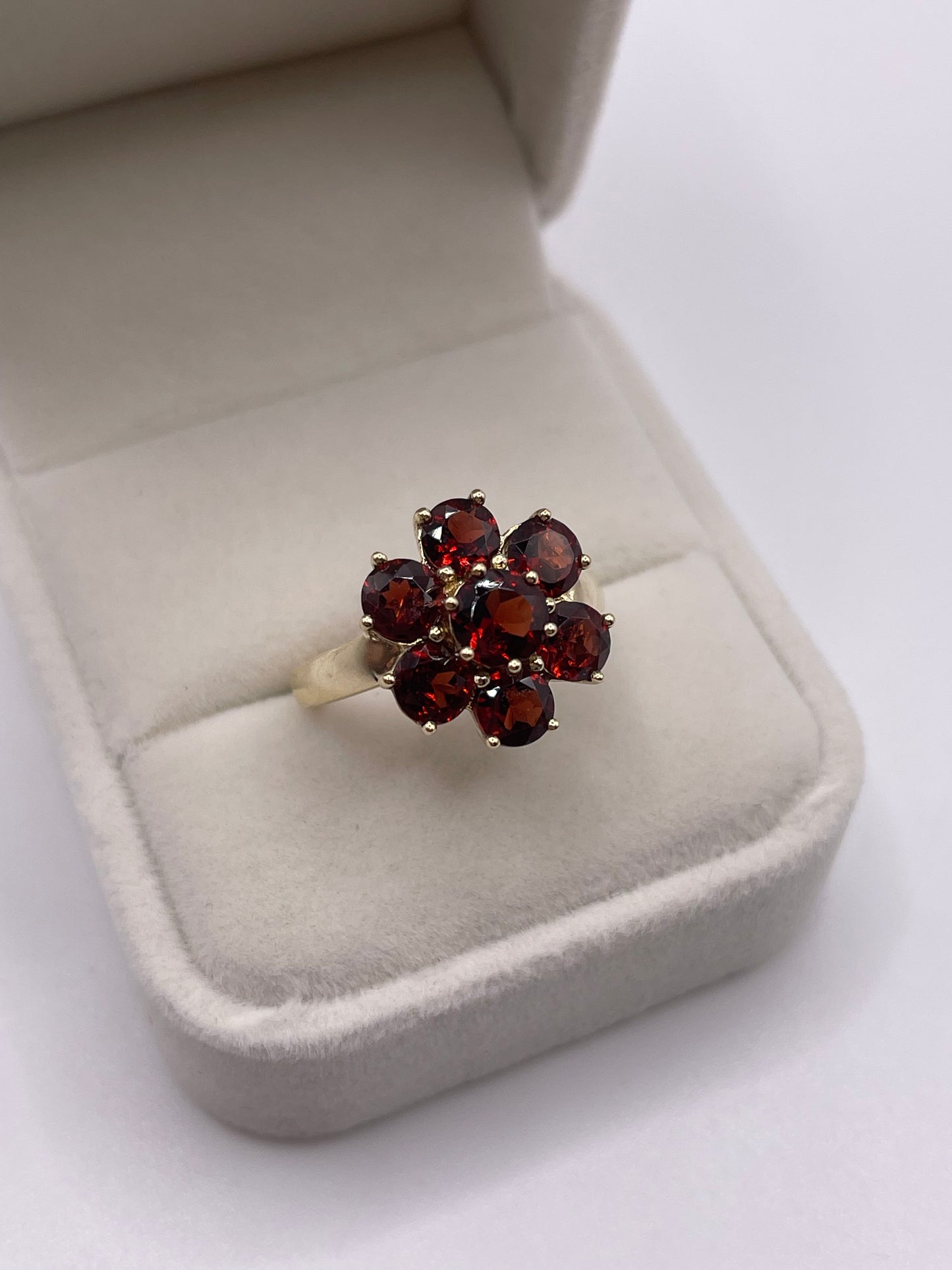 9ct gold garnet cluster ring