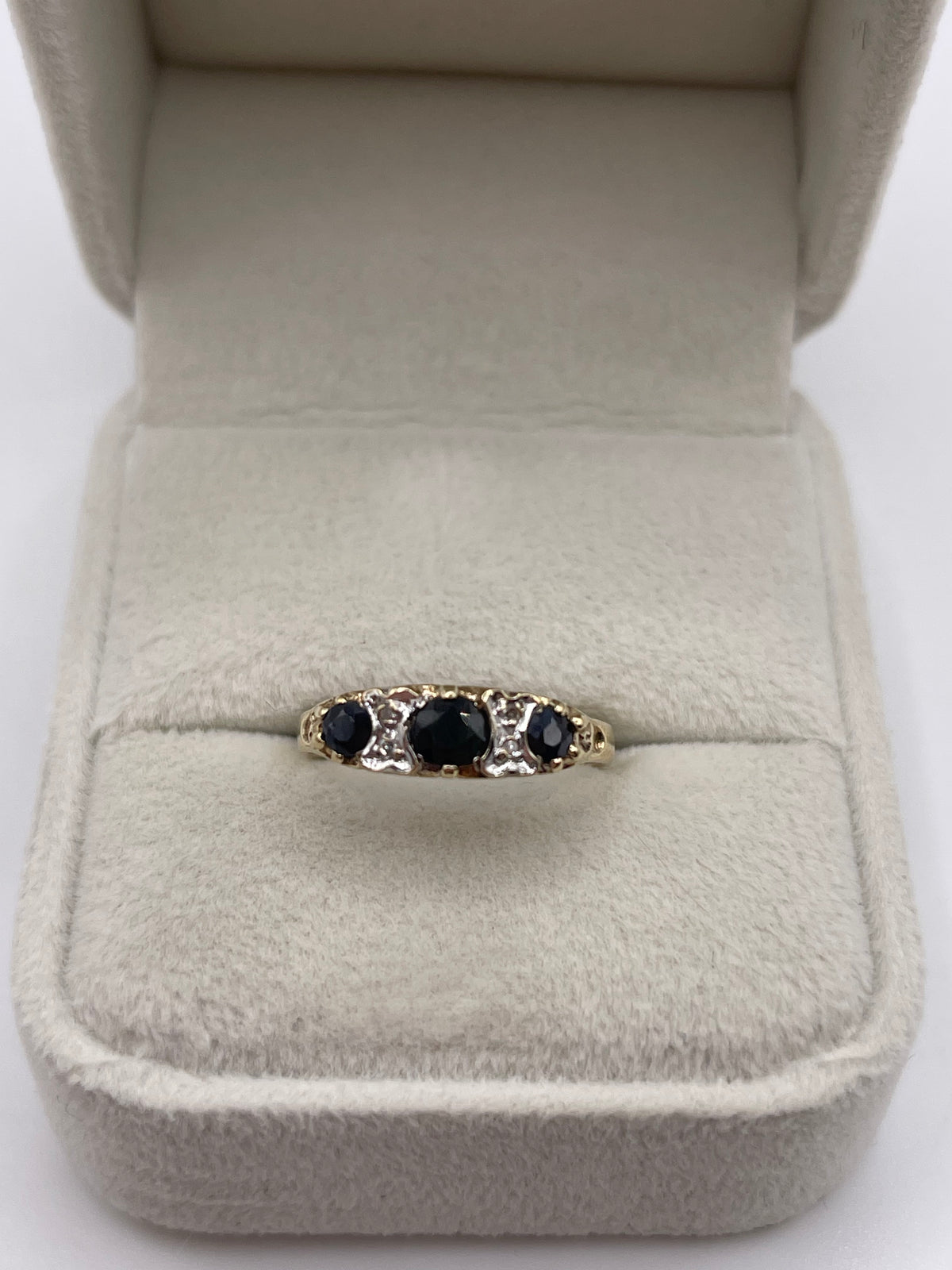 9ct gold sapphire ring