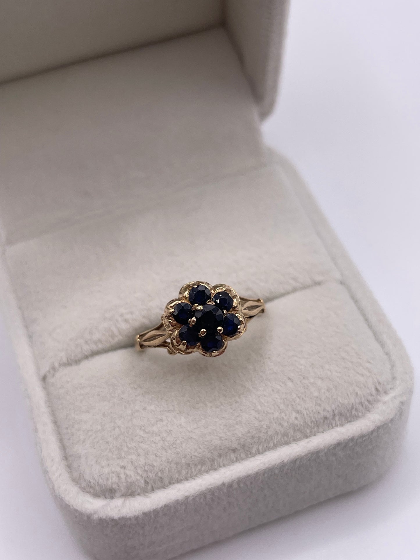 9ct gold sapphire cluster ring