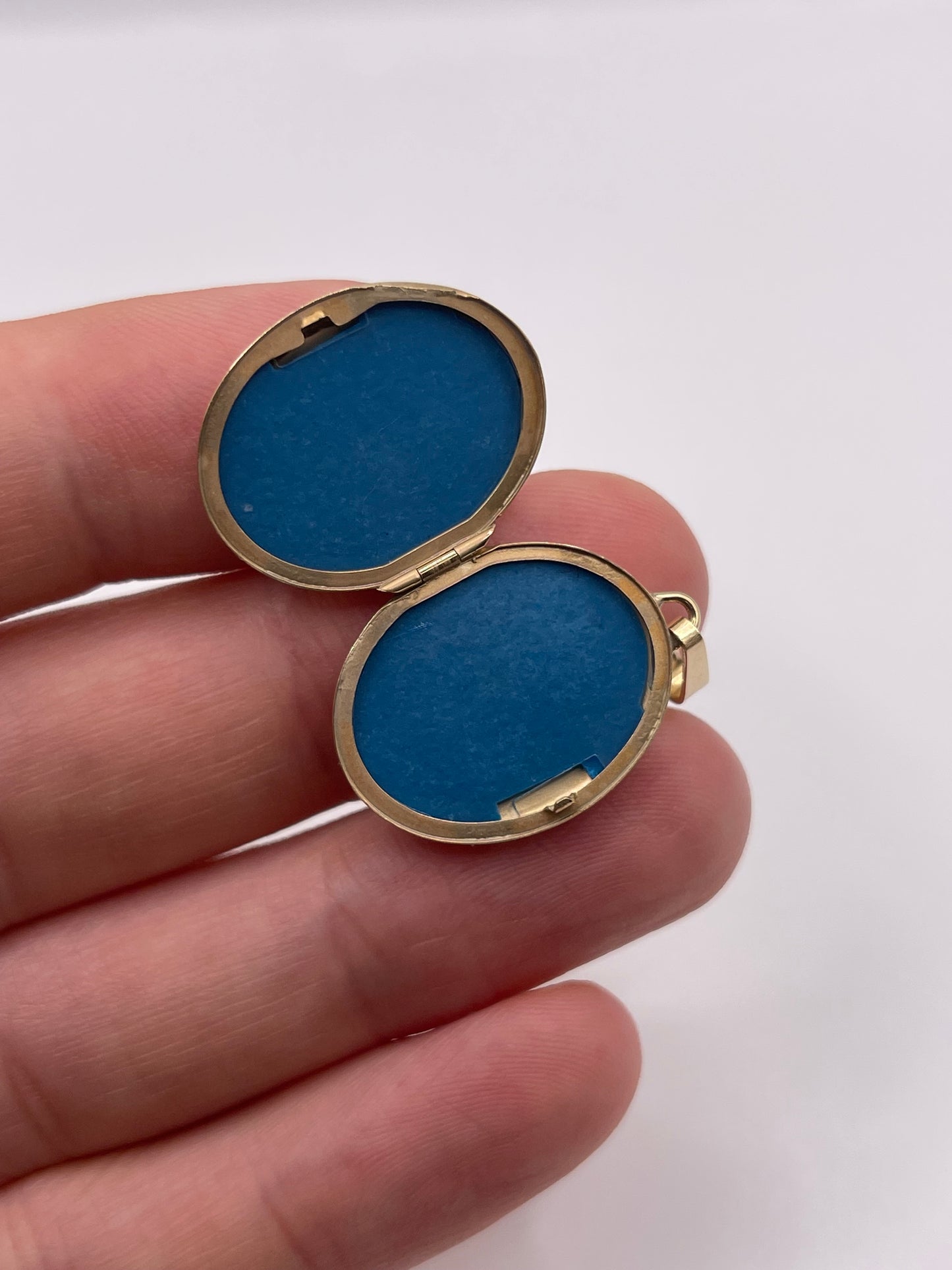 9ct gold locket