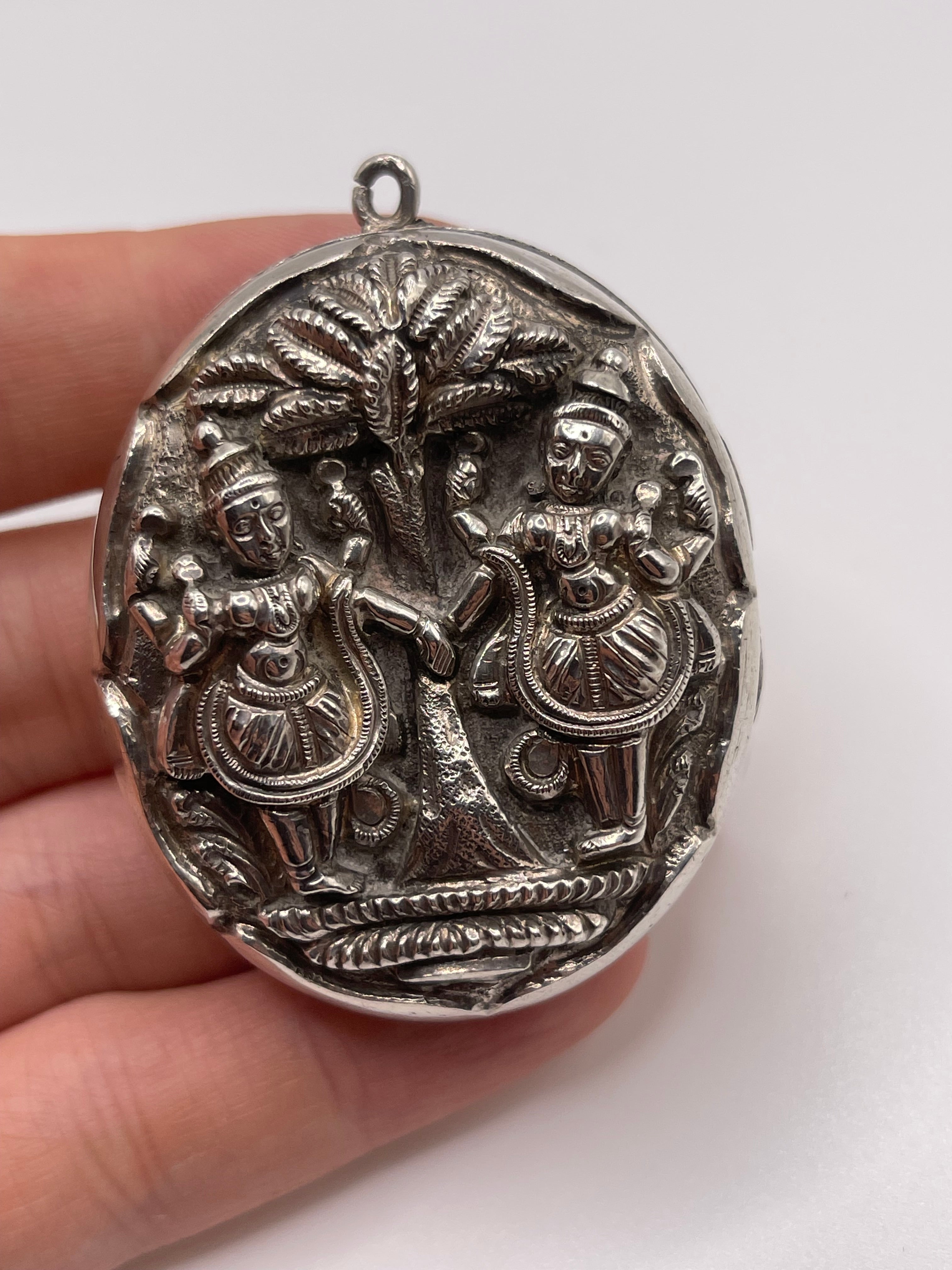 Antique silver Indian locket – Danjmt