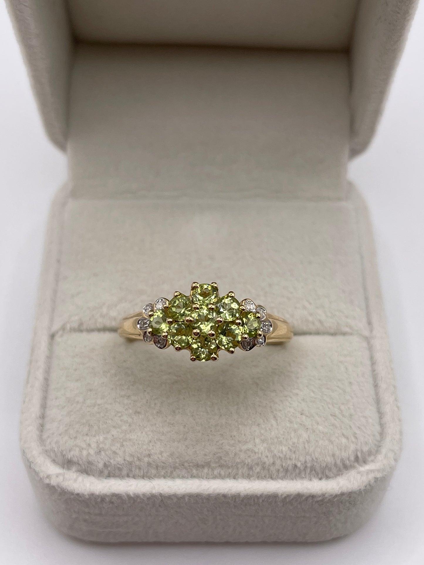 9ct gold peridot and diamond ring