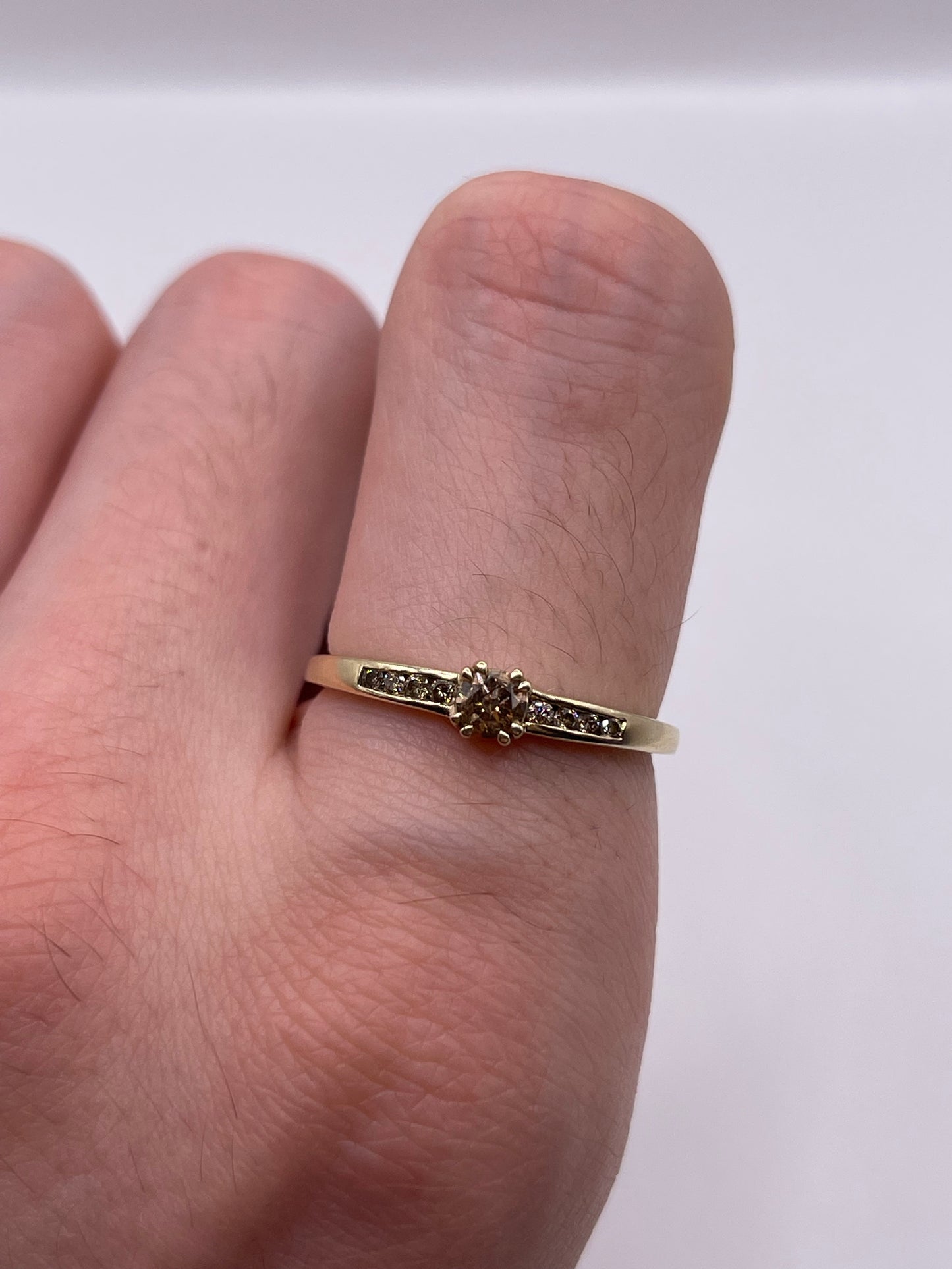 9ct gold diamond ring