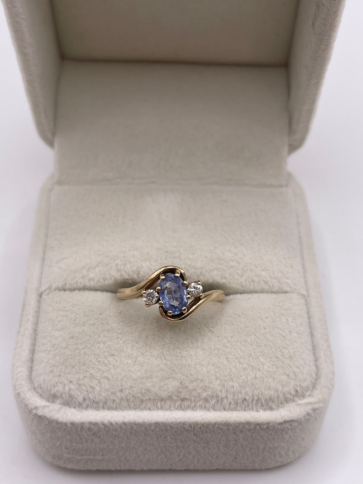 9ct gold sapphire and diamond ring