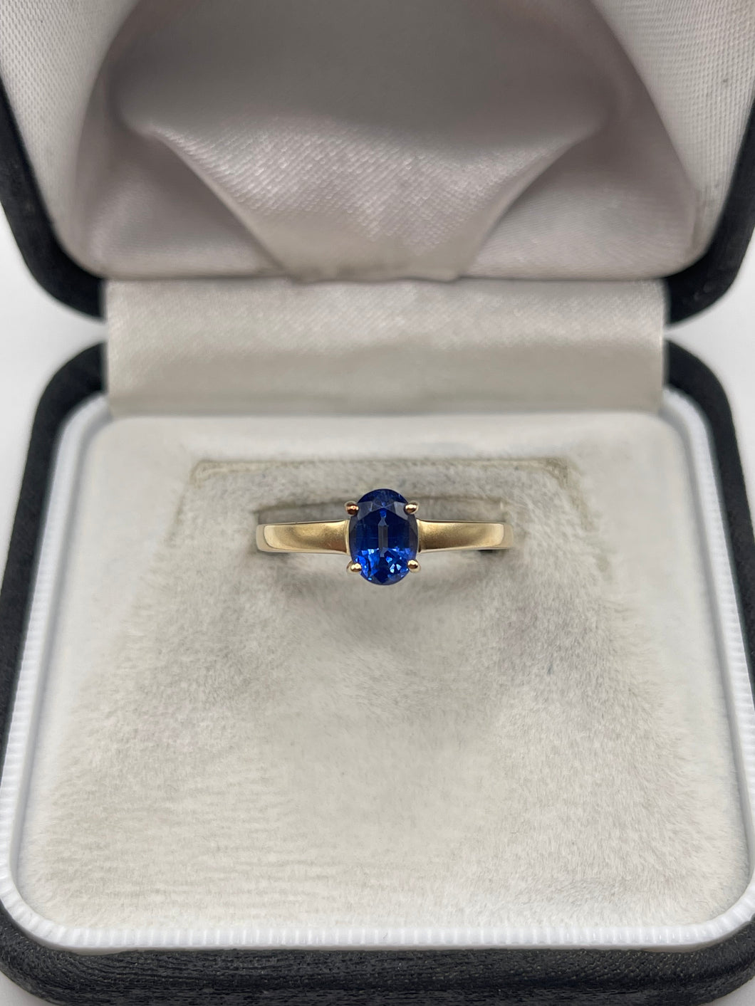 9ct gold kyanite ring