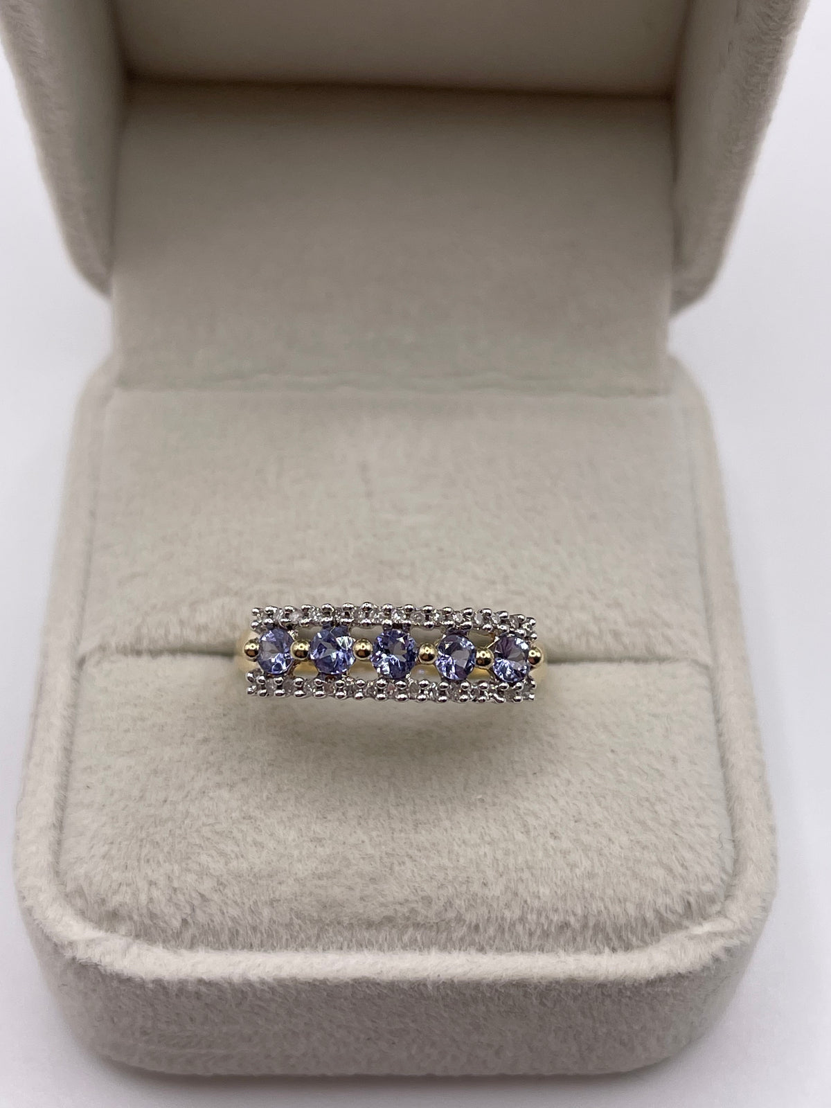 9ct gold tanzanite and diamond ring