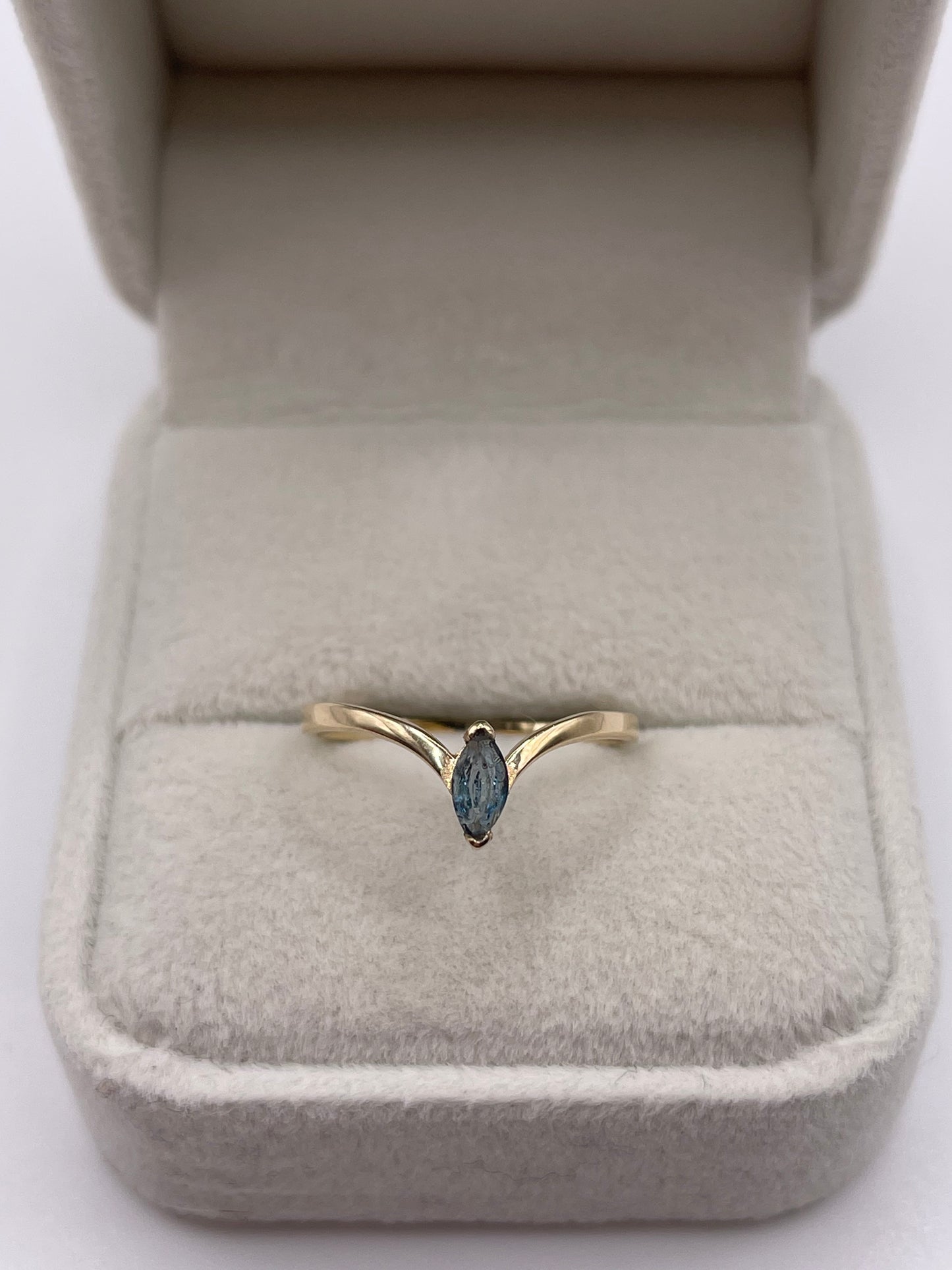9ct gold topaz wishbone ring