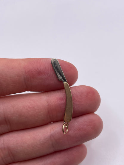 9ct gold shaving blade charm