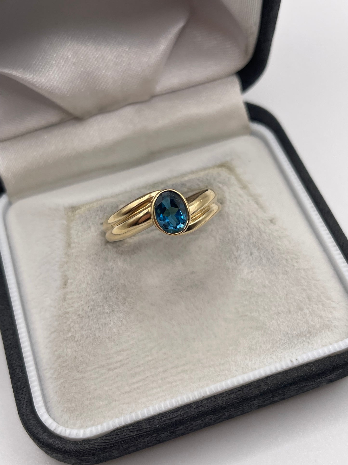 9ct gold blue topaz ring