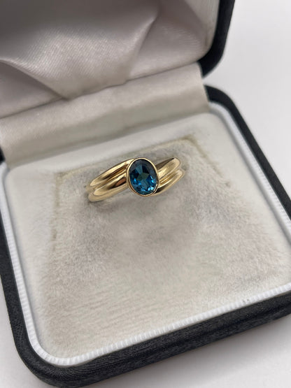 9ct gold blue topaz ring