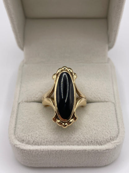 9ct gold Whitby jet ring