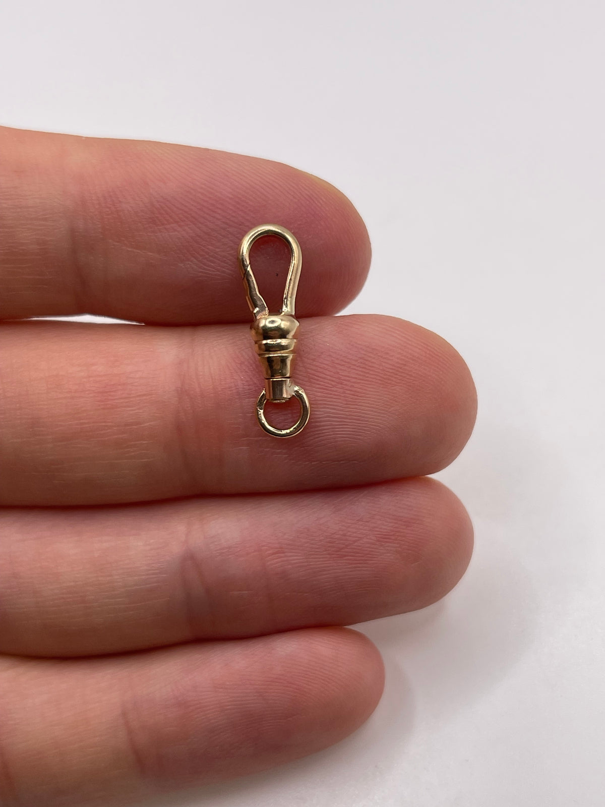 9ct gold dog clip A