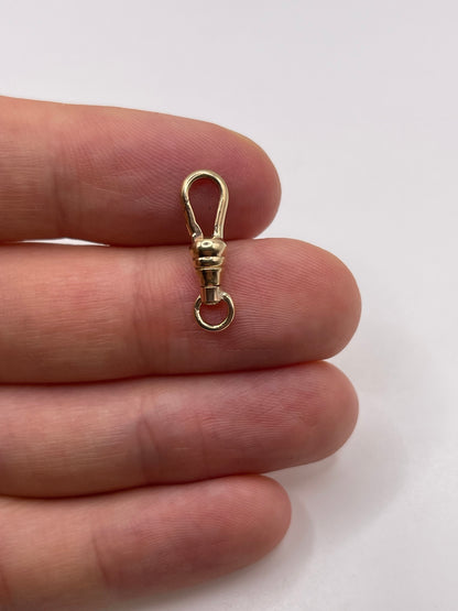 9ct gold dog clip A