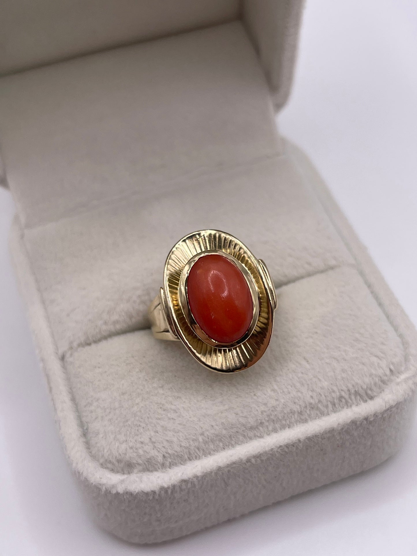 8ct gold coral ring
