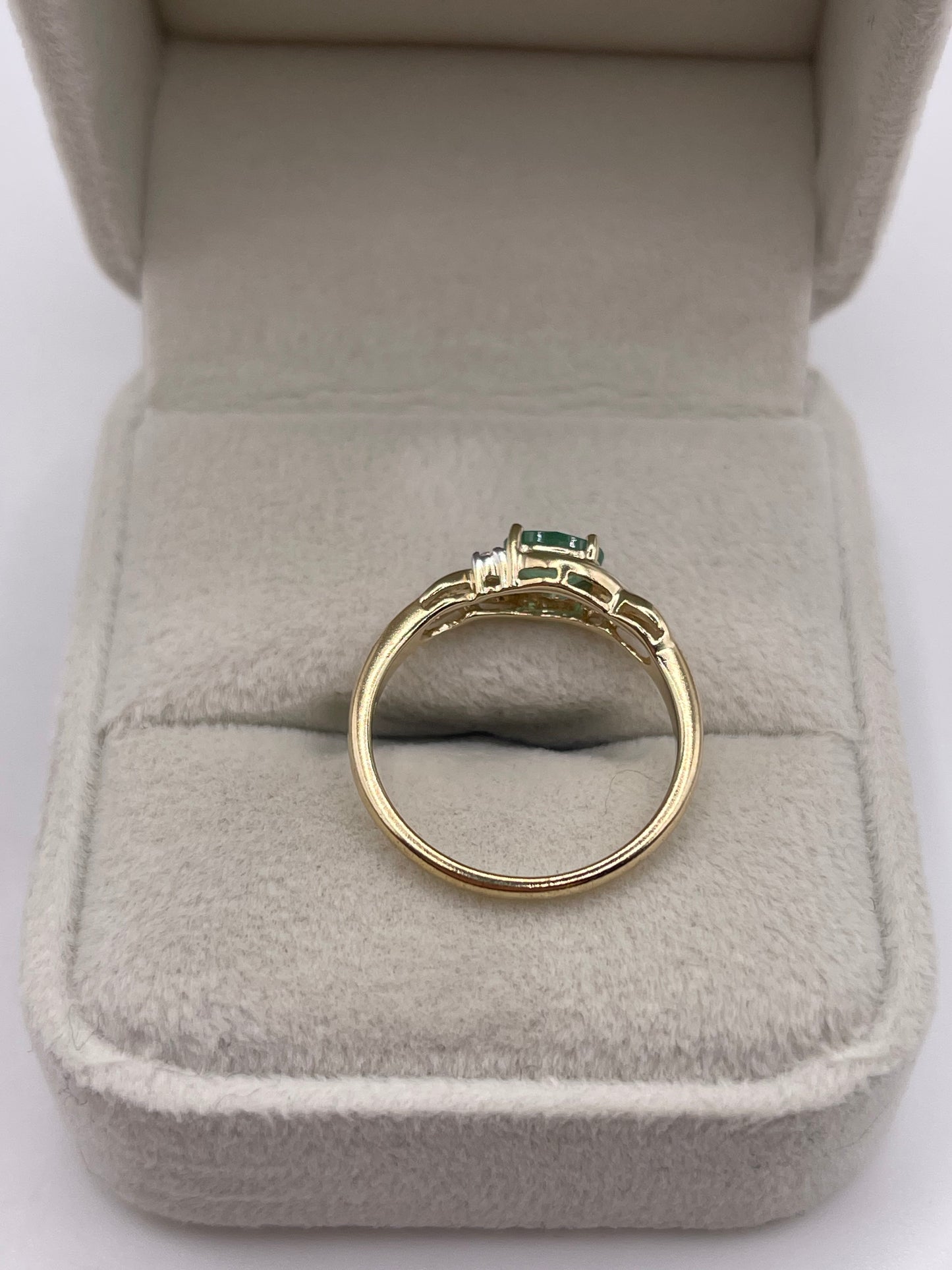 9ct gold emerald and diamond ring