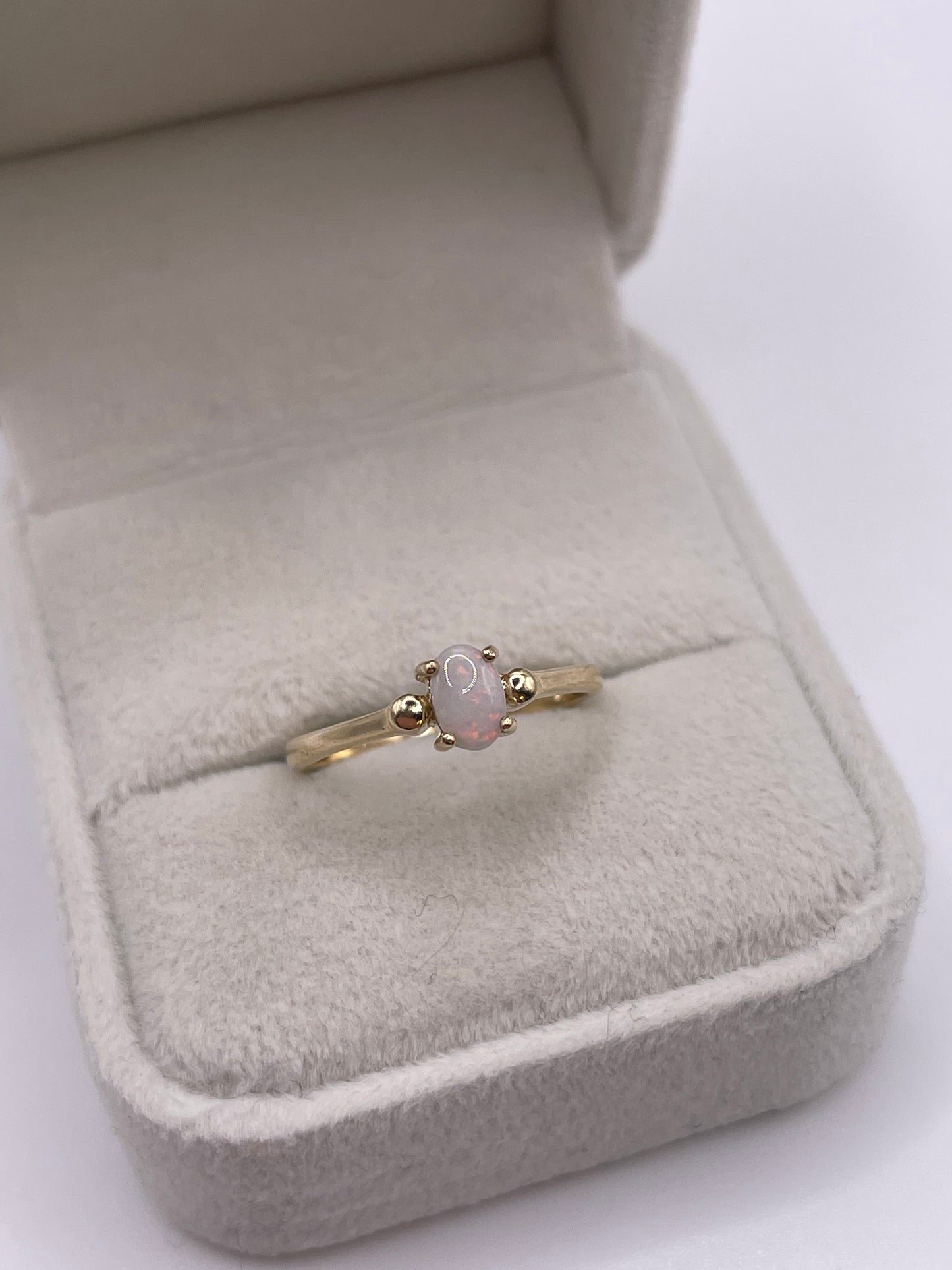 9ct gold opal ring