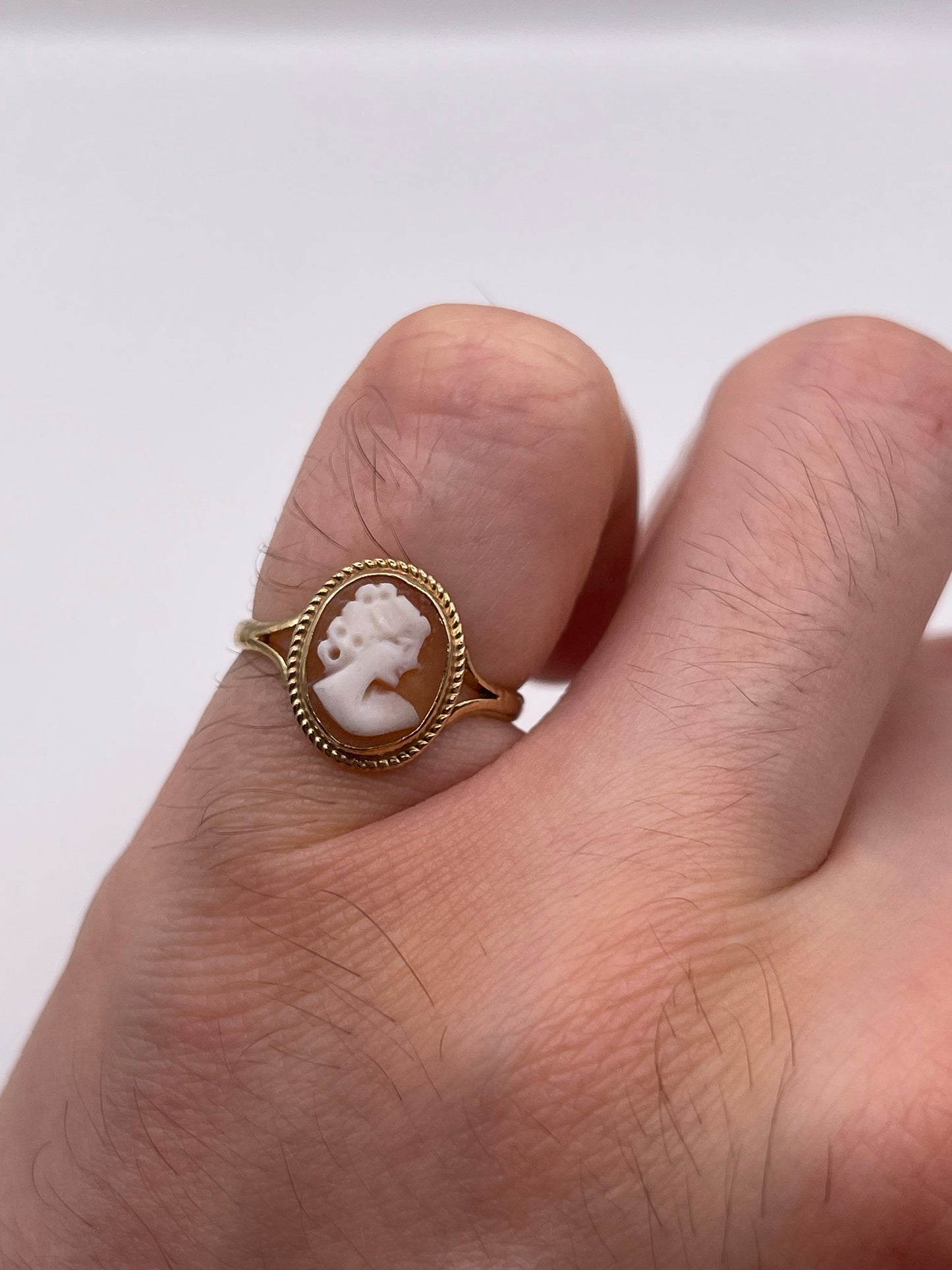 9ct gold cameo ring