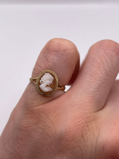 9ct gold cameo ring